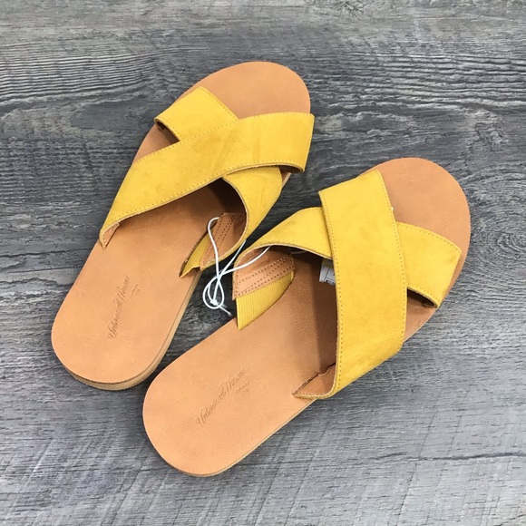 🆕 UNIVERSAL THREAD | Cross Over Sandals - Picture 3 of 3